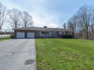 392 Hitching Post Dr, Orange, CT 06477