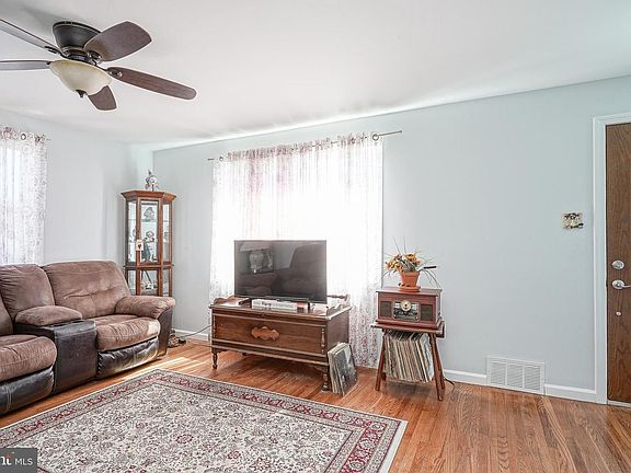 5th image of 125 Cornell Ave