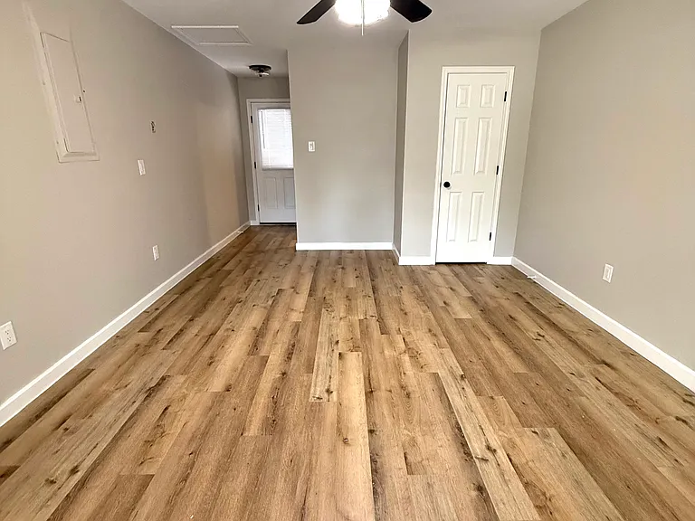1109 E Avenue M — Photo 14