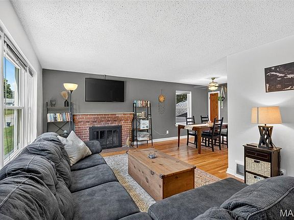 3rd image of 8933 Saint Louis Ave