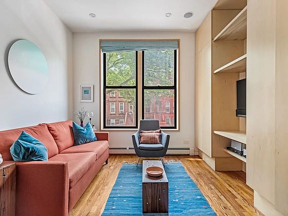 3rd image of 351 Vernon Ave APT 2