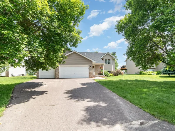 611 Pioneer Trl SE, Cambridge, MN 55008