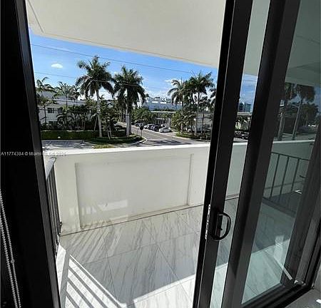 2nd image of 10101 E Bay Harbor Dr