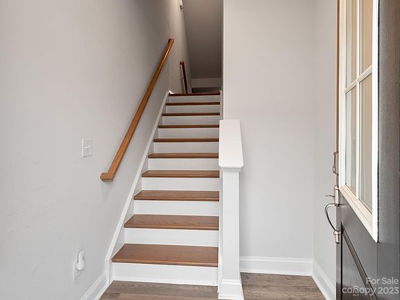 5th image of 2651 Roseglen Ln