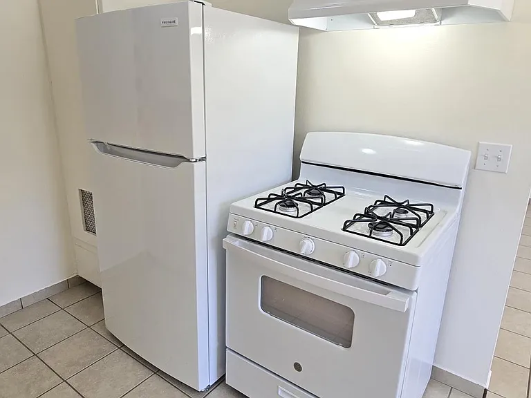 Asher St. Apartments — Photo 15