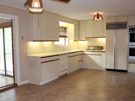 3rd image of 129 Lovella Dr