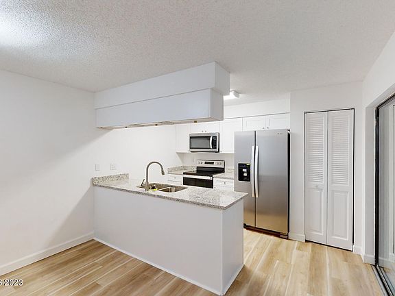 5th image of 8755 Live Oak Ct