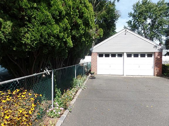 2nd image of 58 Linden Blvd