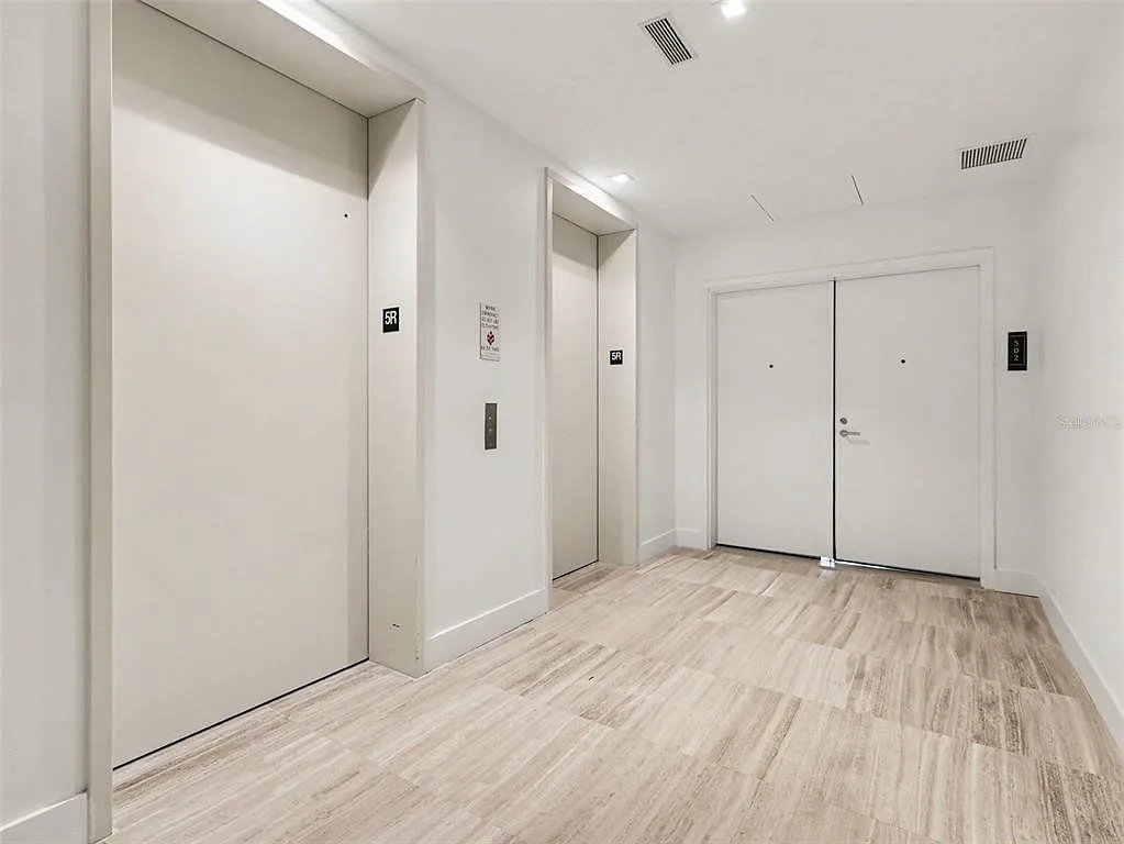 3 bed, 2.5 bath, 2404 sqft, $14,000 — Photo 4