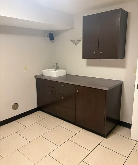 2nd Large Room with Sink