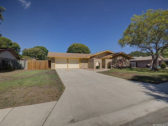 3rd image of 109 DEARBORN DR