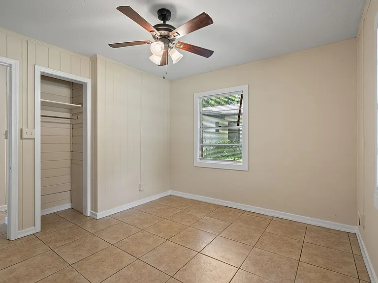 347 Lena St — Photo 14