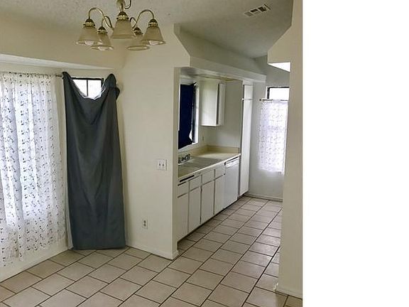 4th image of 1312 W Avenue H8