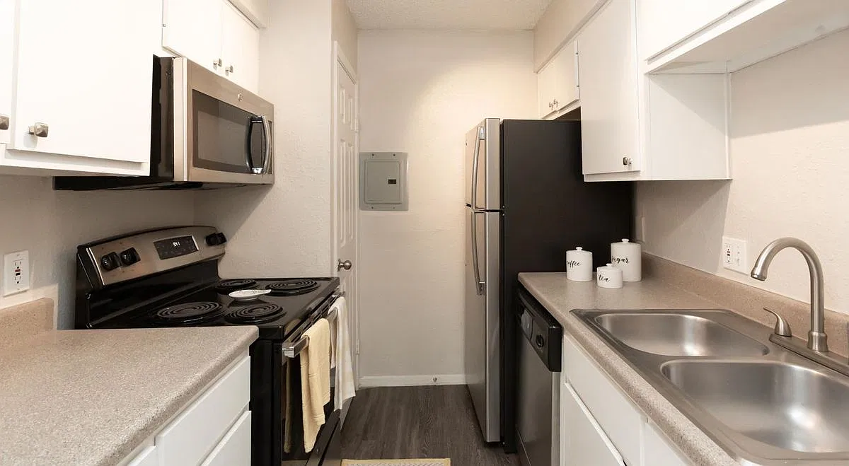 1 bed, 1.0 bath, 678 sqft, $1,635 — Photo 4