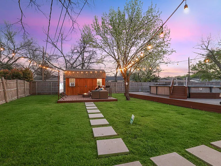 530 E Tyler St — Photo 37