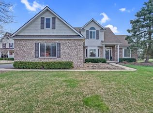 21191 Greenbriar Ln, South Lyon, MI 48178