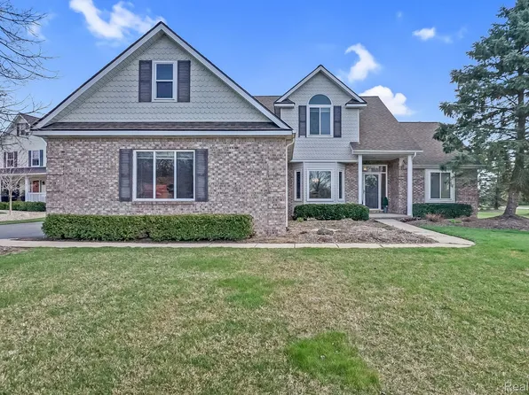 21191 Greenbriar Ln, South Lyon, MI 48178