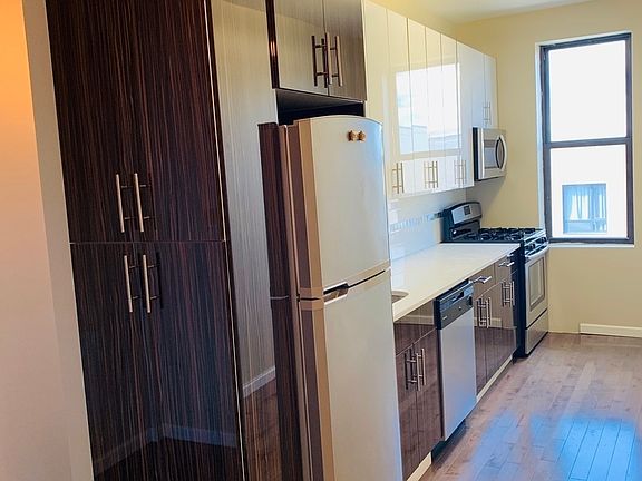 2nd image of 240 Crown St #6PP