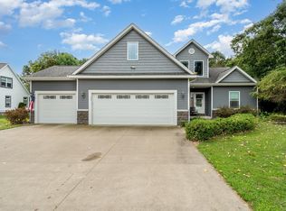 9863 Crystal Ln, Freeland, MI