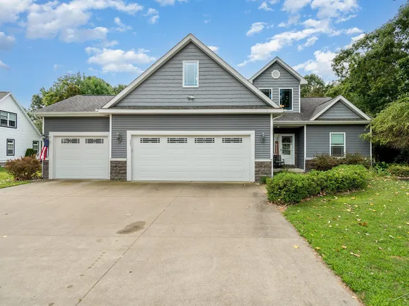 9863 Crystal Ln, Freeland, MI 48623