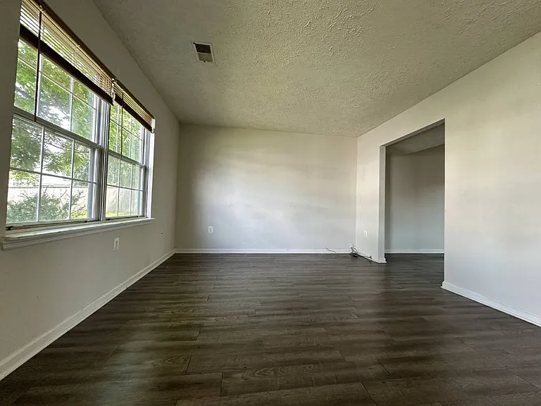 8625 Cartwright Ct — Photo 2