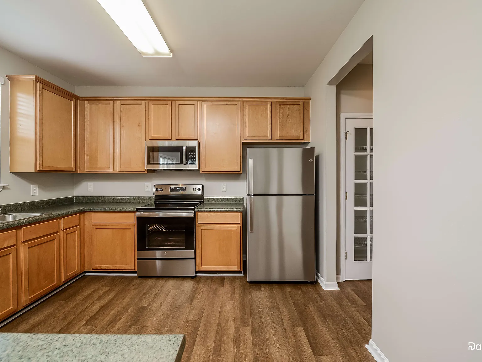 3 bed, 2.5 bath, 2174 sqft, $2,045 — Photo 2