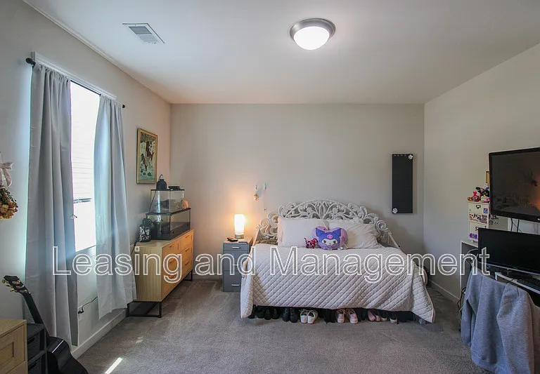 2352 Lantern St — Photo 29