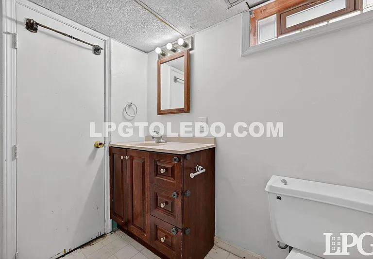 4406 Asbury Dr — Photo 32