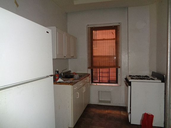 5th image of 5825 Broadway #32