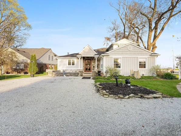 29495 E River Rd, Grosse Ile, MI 48138