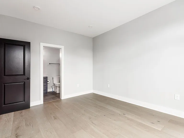 1247 Perry St — Photo 33