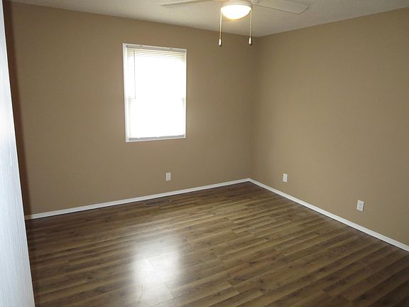 3rd image of 310 W 9th St APT 1