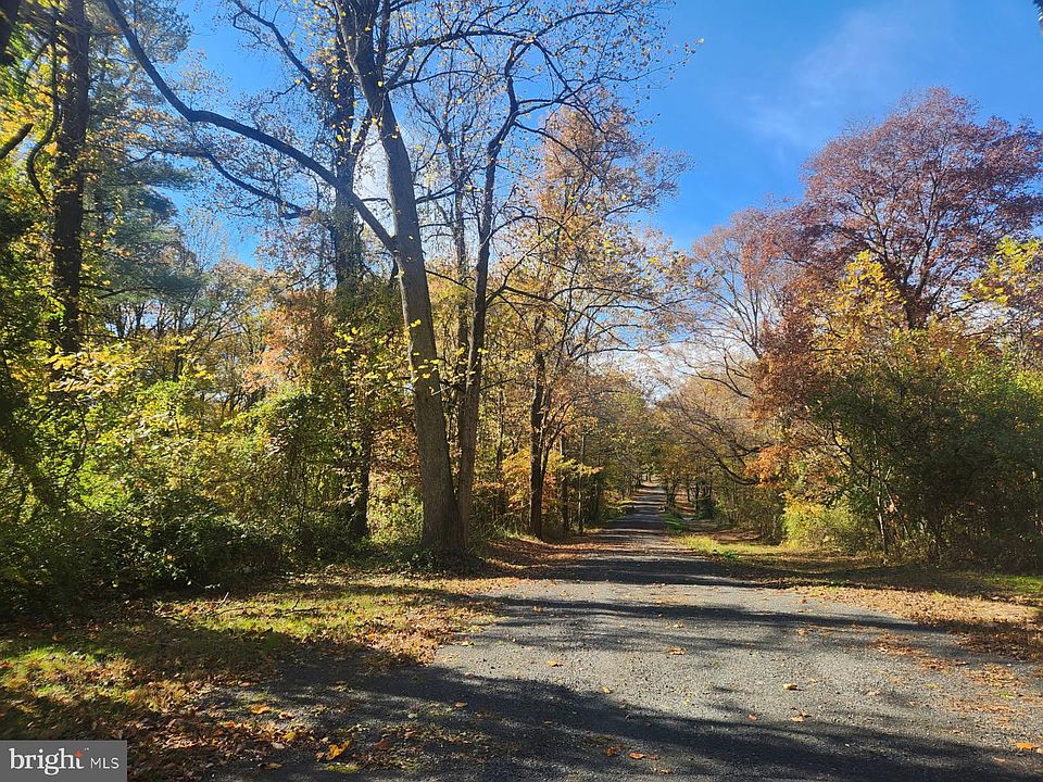 2nd image of 4 Mullins Ct