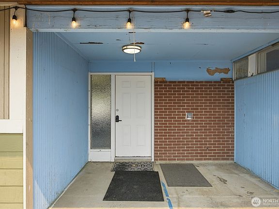 3rd image of 410 Loring Drive