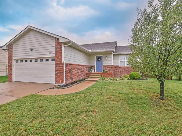 1624 E Winterset Cir, Goddard, KS 67052