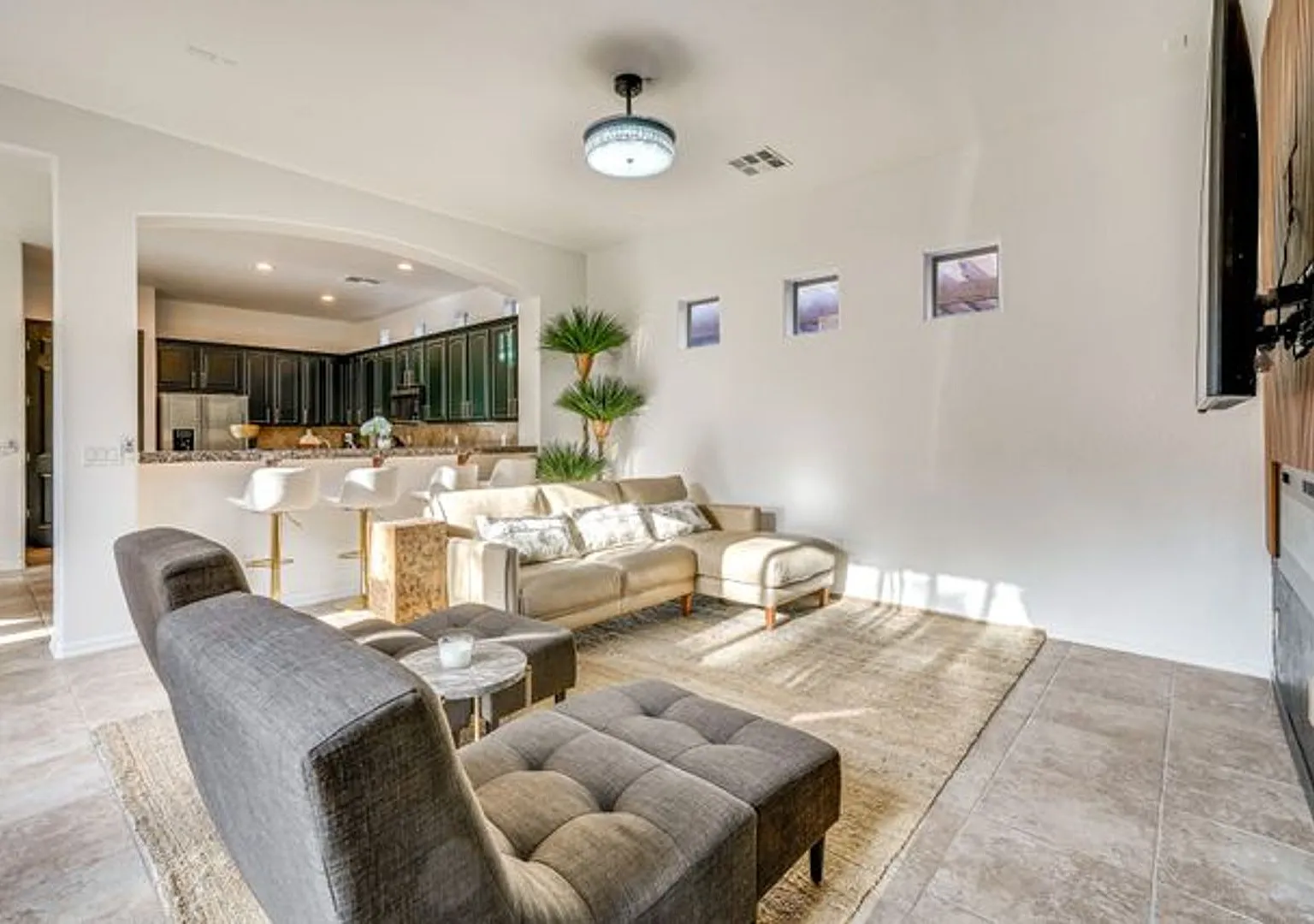 Ideal 3 Br 2.5 Ba 2 Car Garage Home with Near I-10 and Litchfield Rd in Litchfield Park — Photo 3