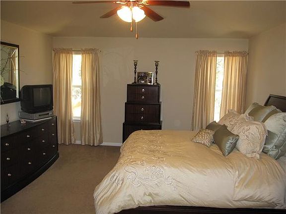 4th image of 400 King Eider Ln