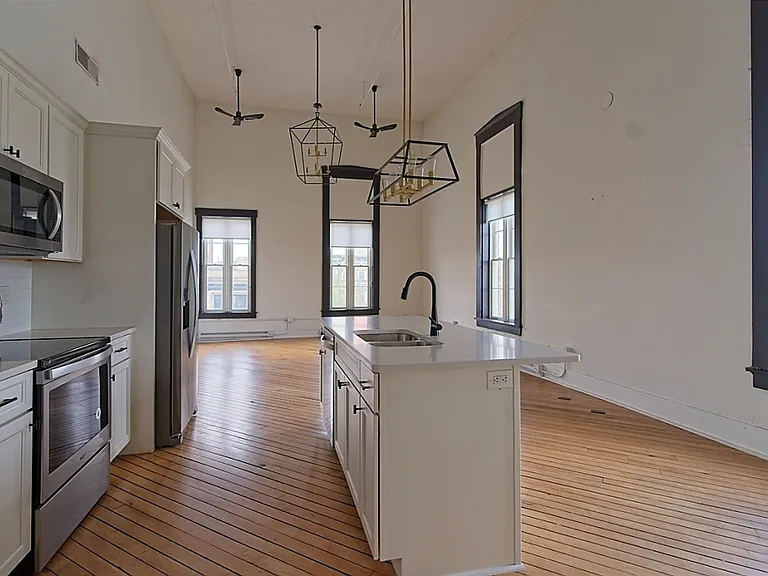 1 E Main St #302 — Photo 3