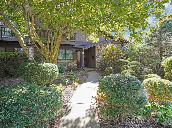 82 Laurelwood Cir W, Hendersonville, NC 28791
