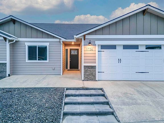 3rd image of 1736 Golden Hills Dr