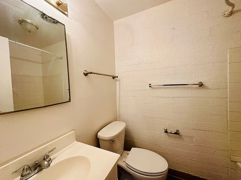 Swan Court Apartments - 1 and 2 Bedroom Homes! — Photo 14