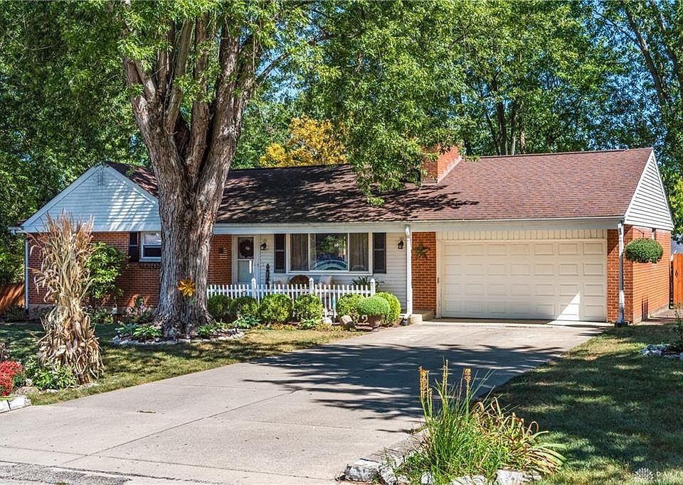 1st image of 490 Merrick Dr