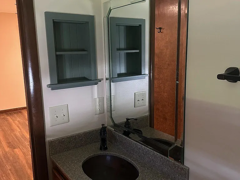102 Lemont Ln — Photo 10