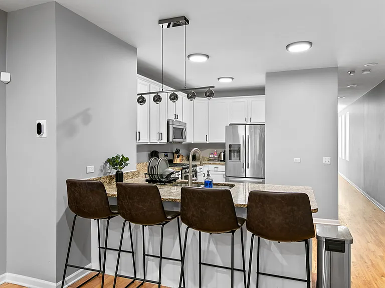 2249 W Monroe St #4 — Photo 8