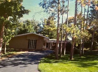 2940 Hayward Dr SE, Grand Rapids, MI 49546