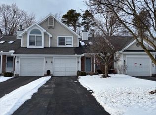 27 Overview Cir, Rochester, NY 14623