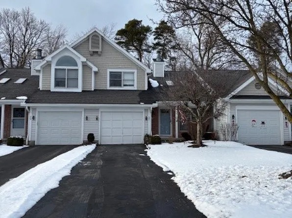 27 Overview Cir, Rochester, NY 14623
