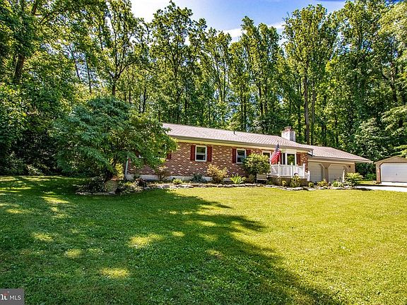 3rd image of 102 Northwood Dr