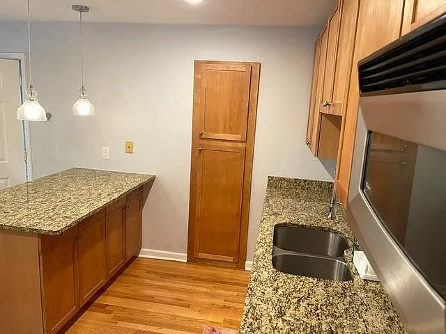 1 bed, 1.0 bath, 800 sqft, $1,800 — Photo 2