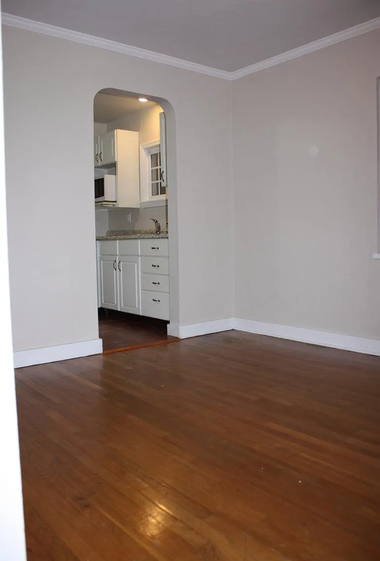 1021 Willow Drive — Photo 4